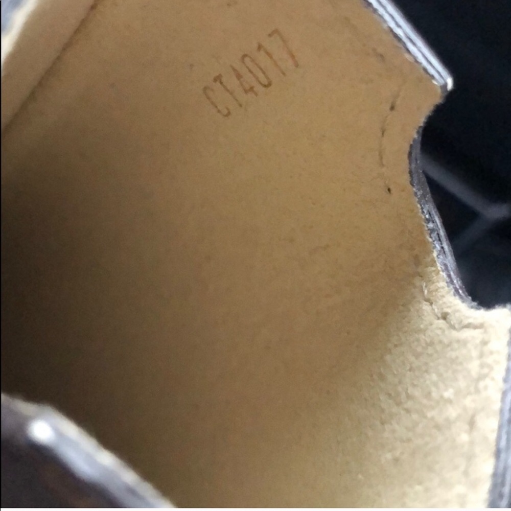 Louis Vuitton Multi Purpose Pouch - Picture 6 of 8